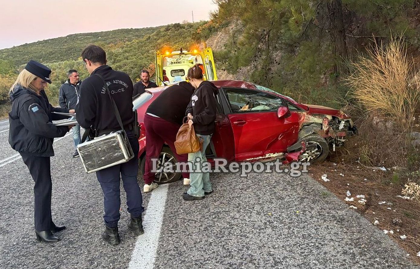 Τροχαίο για οικογένεια με μωρό έξω από τη Λαμία &#8211; Δύο ασθενοφόρα μετέφεραν τους τραυματίες στο Νοσοκομείο