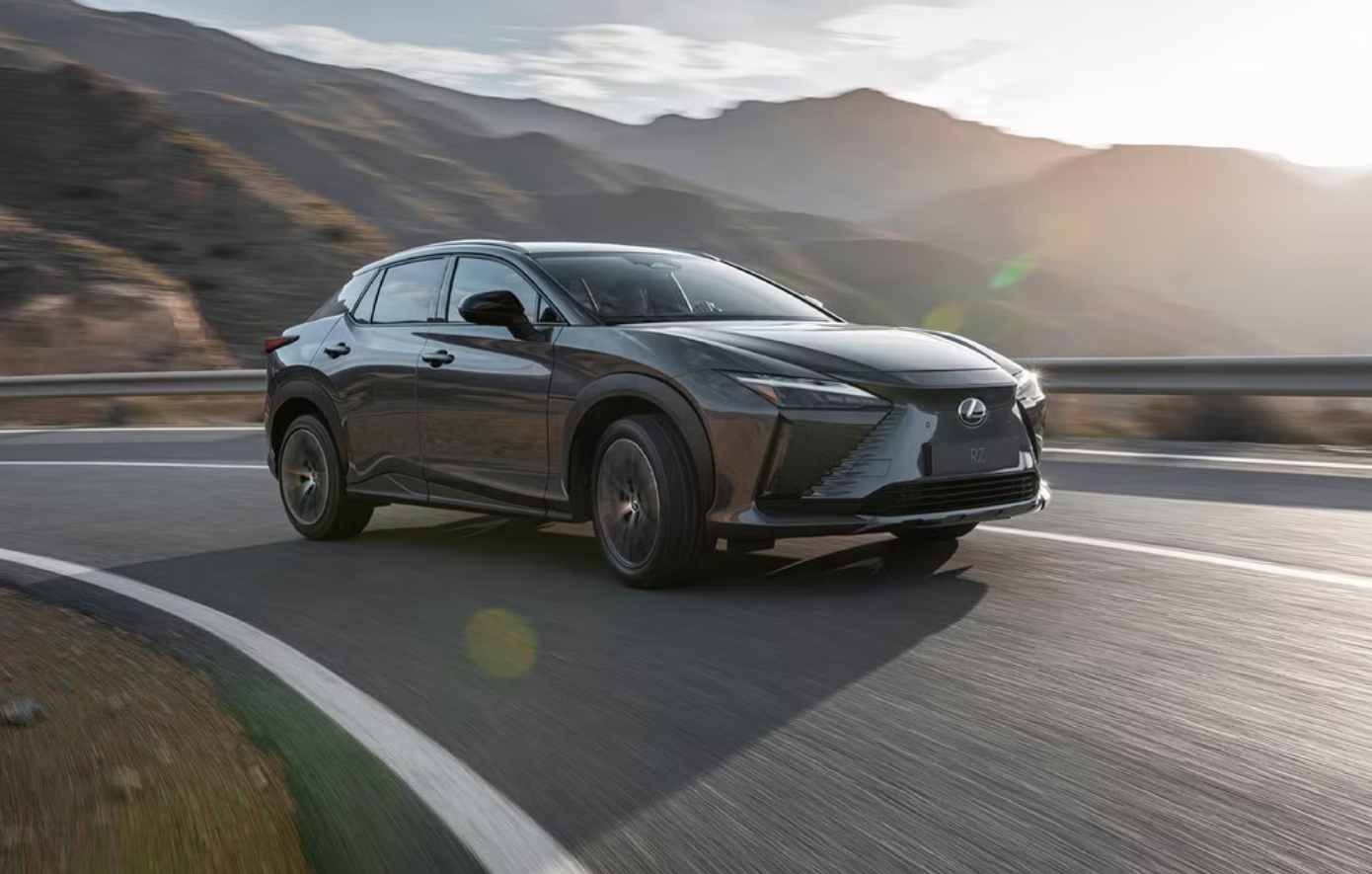 Η Lexus μείωσε δραματικά την τιμή στο RZ 2025