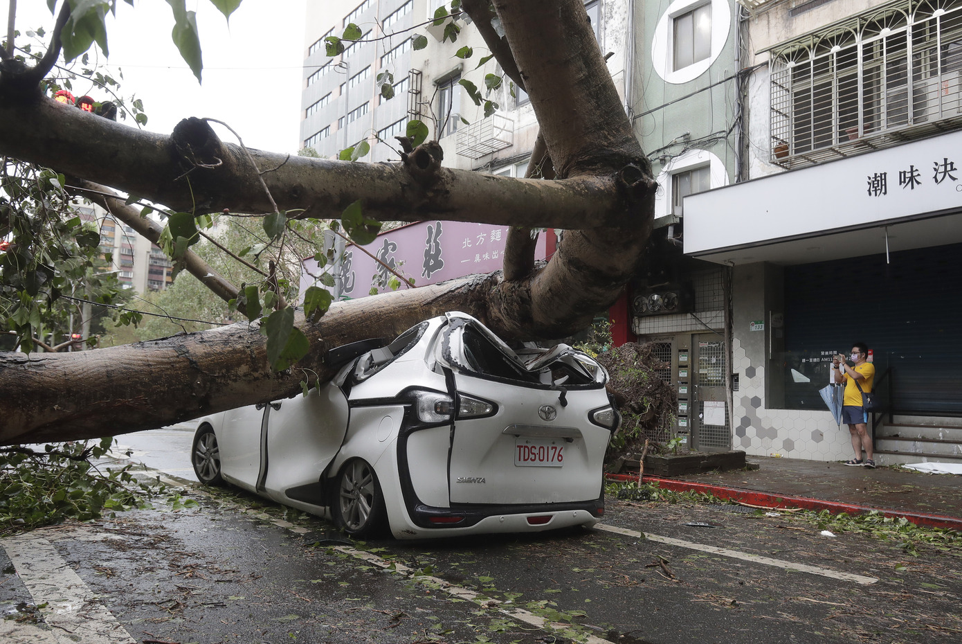 Σοκάρουν τα βίντεο από το πέρασμα του τυφώνα Κονγκ-ρέι στην Ταϊβάν &#8211; Δυο νεκροί και πάνω από 500 οι τραυματίες