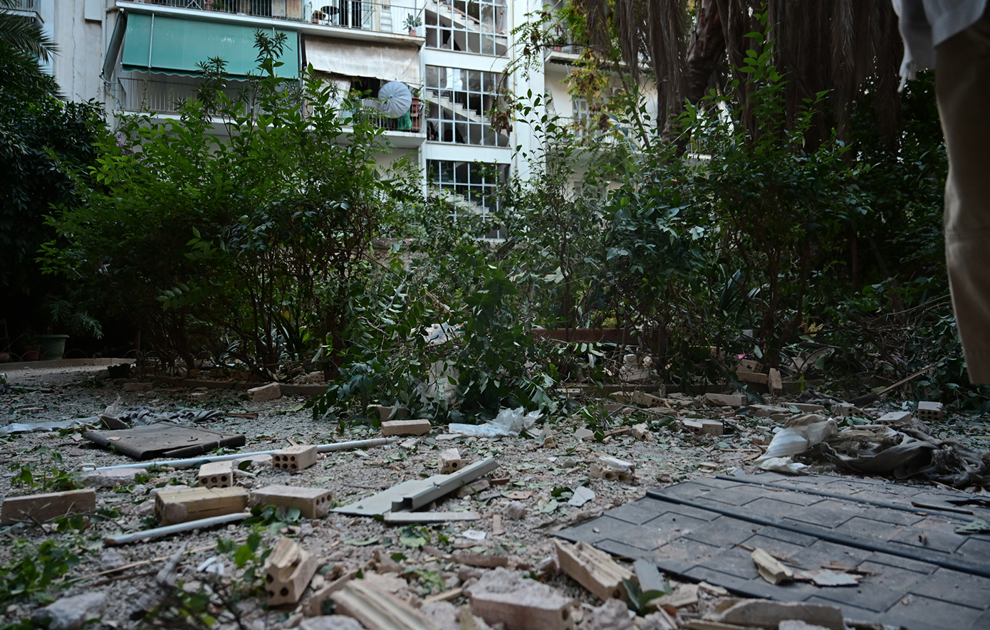 Σε πυροδότηση βόμβας οφείλεται η έκρηξη στους Αμπελόκηπους &#8211; Τι άλλο βρήκε η ΕΛ.ΑΣ. στο διαμέρισμα