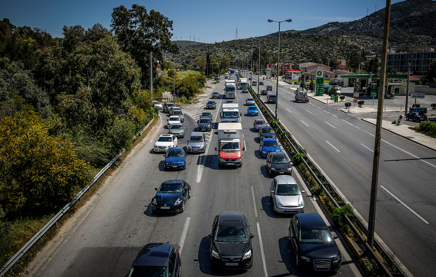 Ανατροπή νταλίκας στην Αθηνών &#8211; Κορίνθου: Κλειστές όλες οι λωρίδες κυκλοφορίας