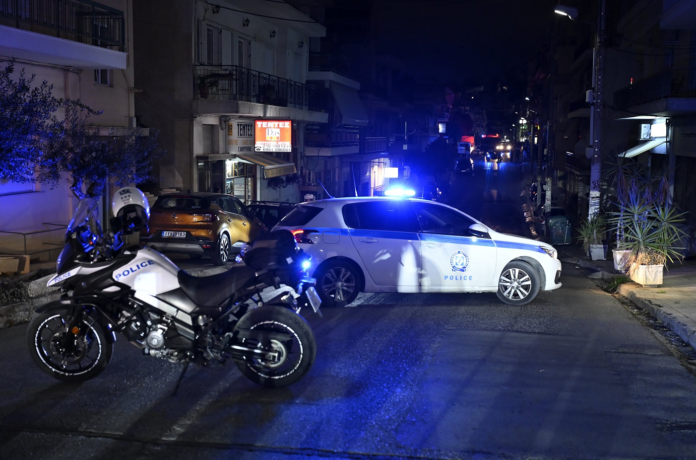 Ηλιούπολη: Η ΟΠΚΕ μπήκε στο σπίτι, άφαντος ο άνδρας που απειλούσε τη σύζυγό του &#8211; Βρέθηκε η καραμπίνα του