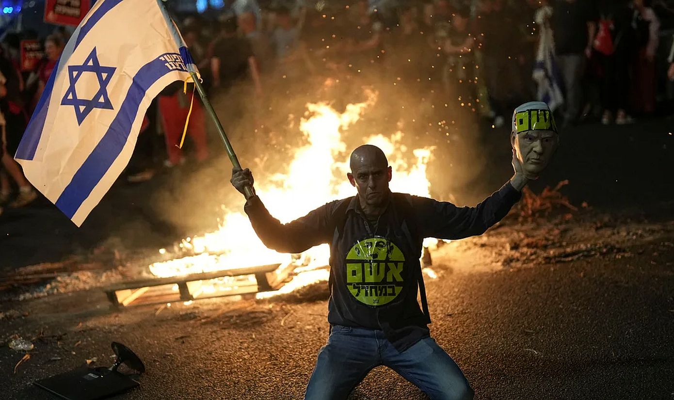 Χιλιάδες διαδηλωτές στους δρόμους του Τελ Αβίβ για την καρατόμηση του Γκάλαντ &#8211; «Είναι προδότης» λένε για τον Νετανιάχου