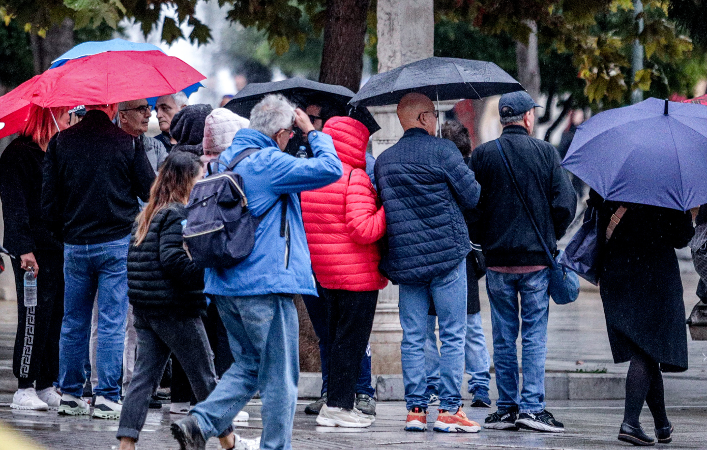 Πότε θα βρέξει στην Αθήνα &#8211; Χαλάει και άλλο ο καιρός με καταιγίδες και απότομη πτώση της θερμοκρασίας