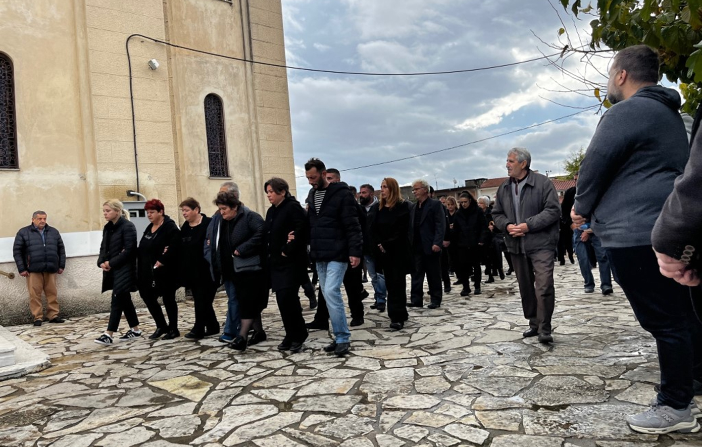 Θρήνος και οργή στην κηδεία της δολοφονημένης Δώρας στο Δοκίμι Αγρινίου &#8211; Στον εισαγγελέα ο 30χρονος γυναικοκτόνος