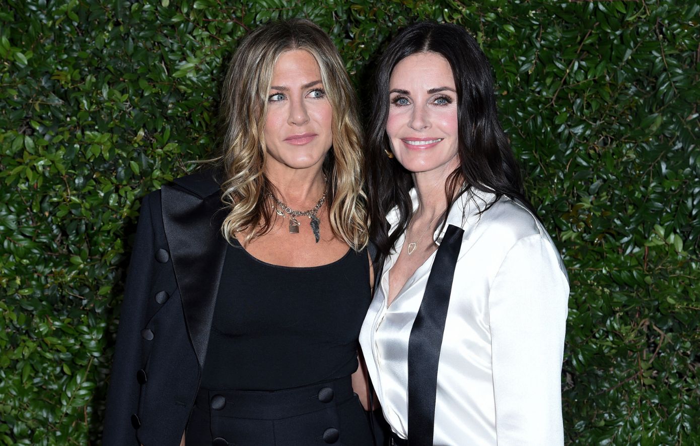 Η Courteney Cox αποκάλυψε ότι η Jennifer Aniston κρατά ακόμα μερικά από τα ρούχα του χαρακτήρα της στα «Φιλαράκια»