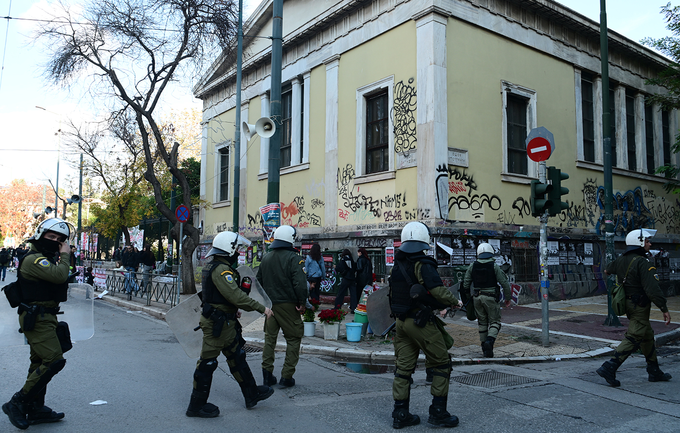 157 οι προσαγωγές στις εκδηλώσεις για την 51η επέτειο του Πολυτεχνείου &#8211; Οι επτά από τους προσαχθέντες συνελήφθησαν