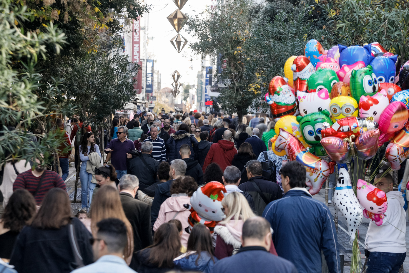 Η τιμή, η ποιότητα και οι προσφορές τα βασικά αγοραστικά κριτήρια για τις φετινές γιορτές &#8211; Συγκρατημένοι οι καταναλωτές