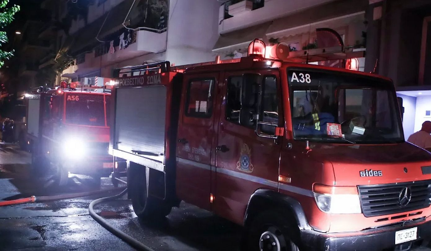 Υπό έλεγχο η φωτιά στο διαμέρισμα στο Μοσχάτο