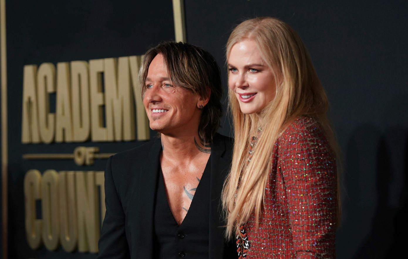 Η Nicole Kidman αποκαλύπτει πώς ο Keith Urban την κρατάει σε εγρήγορση μετά από 20 χρόνια σχέσης