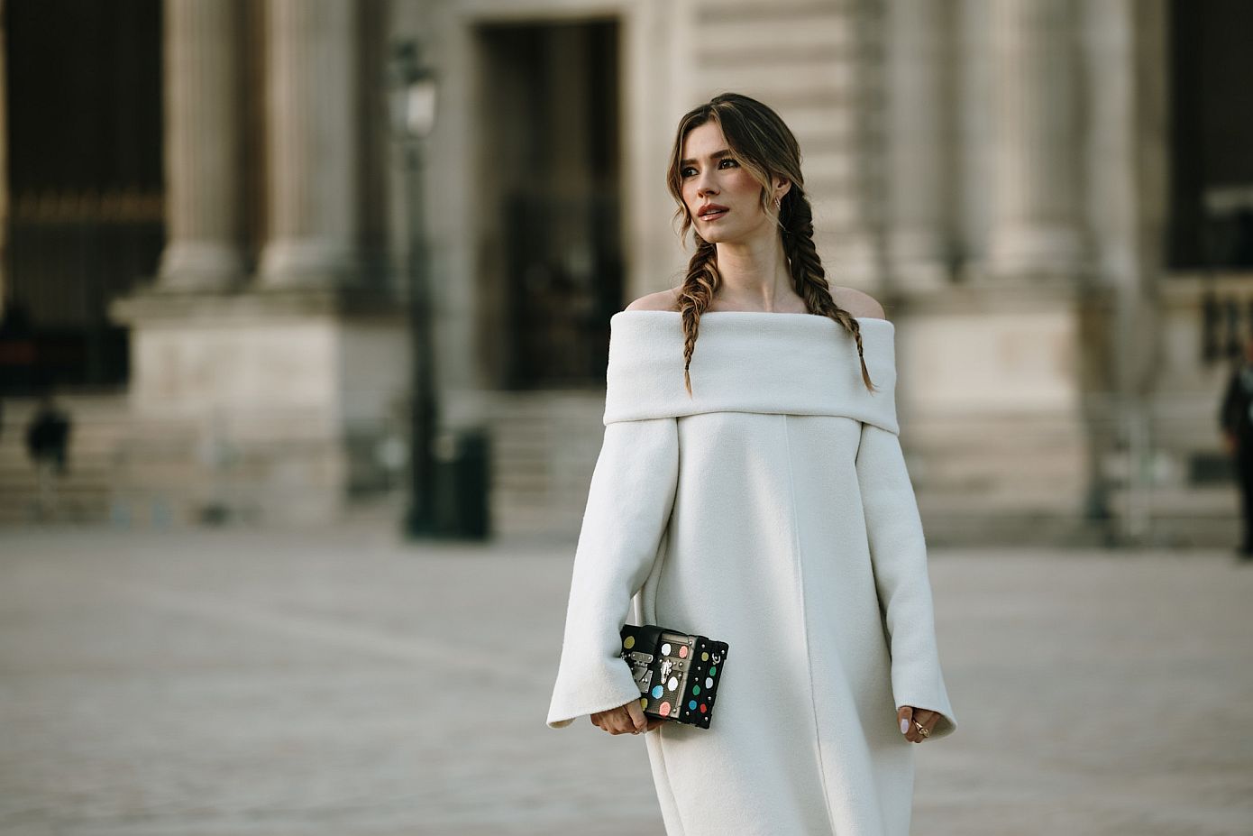 Total white: 5 looks για να υιοθετήσετε το απόλυτο χειμερινό στιλ