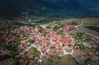 Το πέτρινο ελληνικό χωριό όπου οι επισκέπτες επιστρέφουν ξανά!