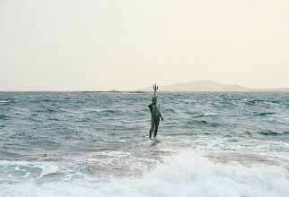 Το άγαλμα του Ποσειδώνα που συμβαίνει κάτι εντυπωσιακό