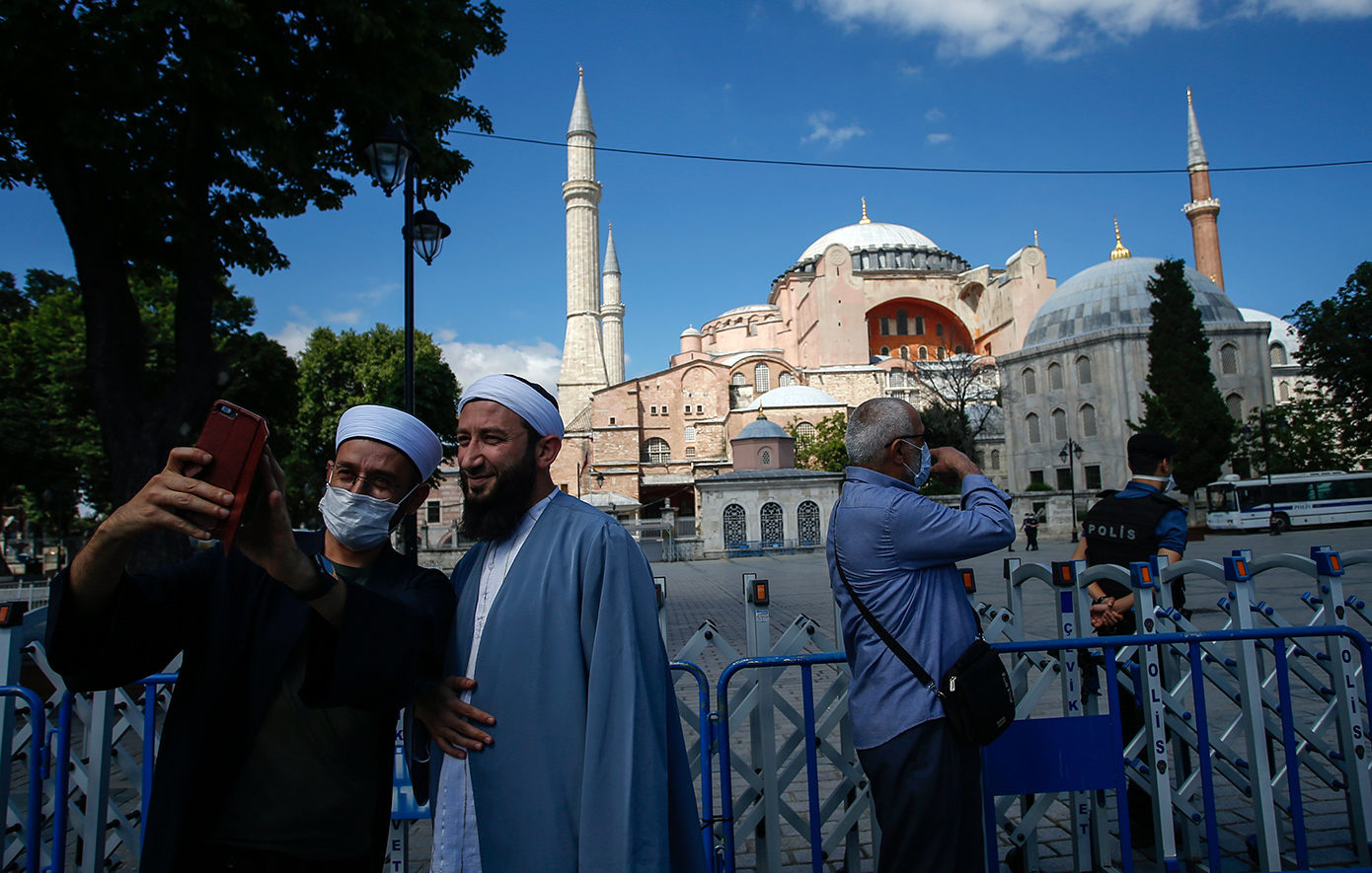 Αποξηλώνεται ο τρούλος της Αγιάς Σοφιάς για να συντηρηθεί – Τι λένε τουρκικά ΜΜΕ