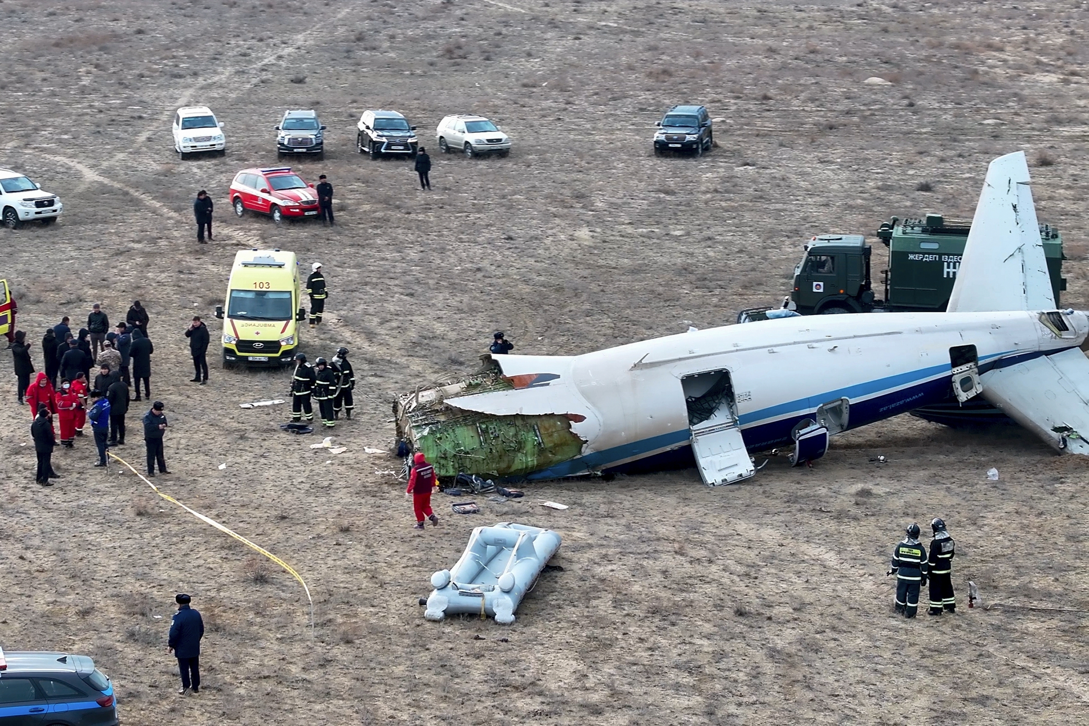 Επιβατικό αεροσκάφος Εmbraer 190 συνετρίβη στο Καζακστάν &#8211; Αυξάνεται ο αριθμός των επιζώντων &#8211; Δείτε βίντεο από τη στιγμή της πτώσης