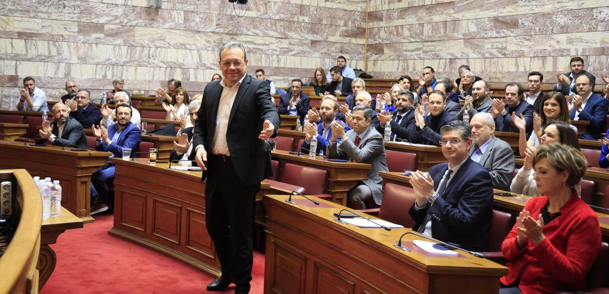 Φάμελλος στην Κοινοβουλευτική Ομάδα: «Ο ΣΥΡΙΖΑ είναι εδώ, είναι όρθιος και είναι δυνατός»