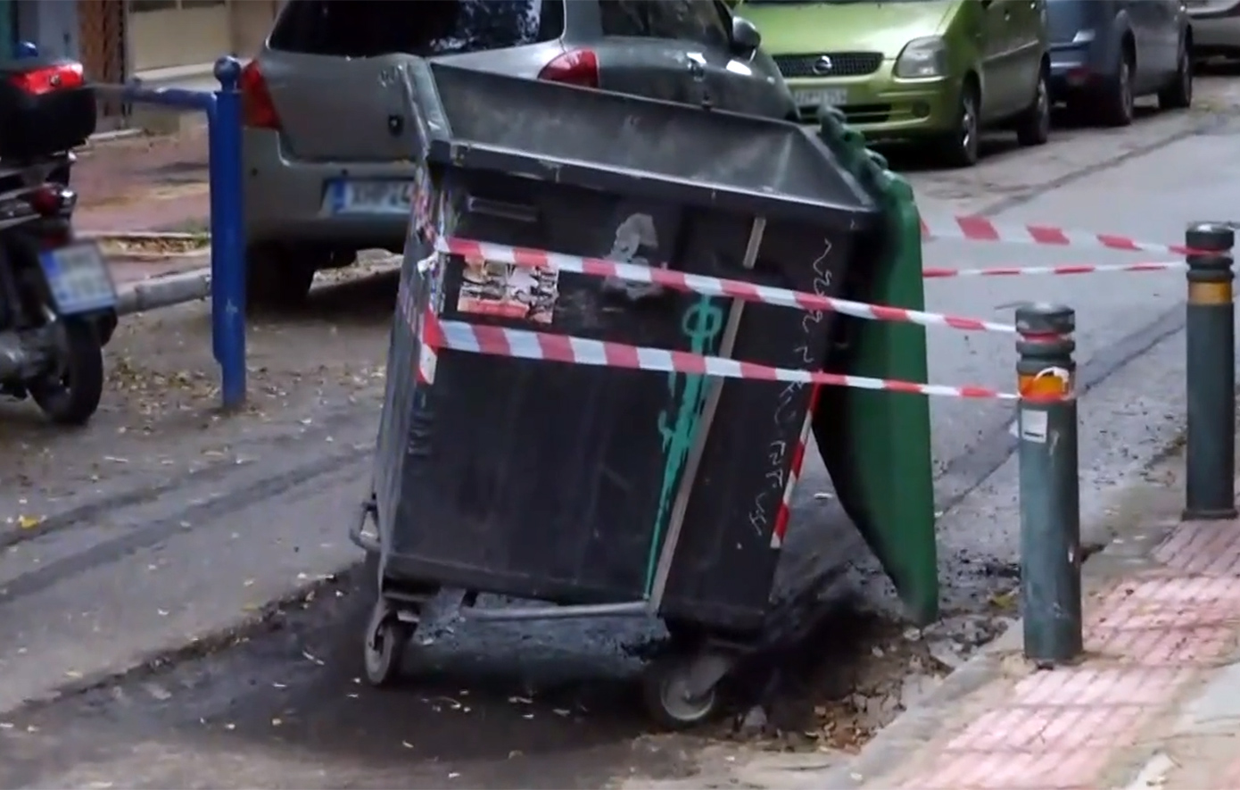 Καθίζηση οδοστρώματος και διακοπή κυκλοφορίας στην οδό Αβέρωφ στο κέντρο της Αθήνας