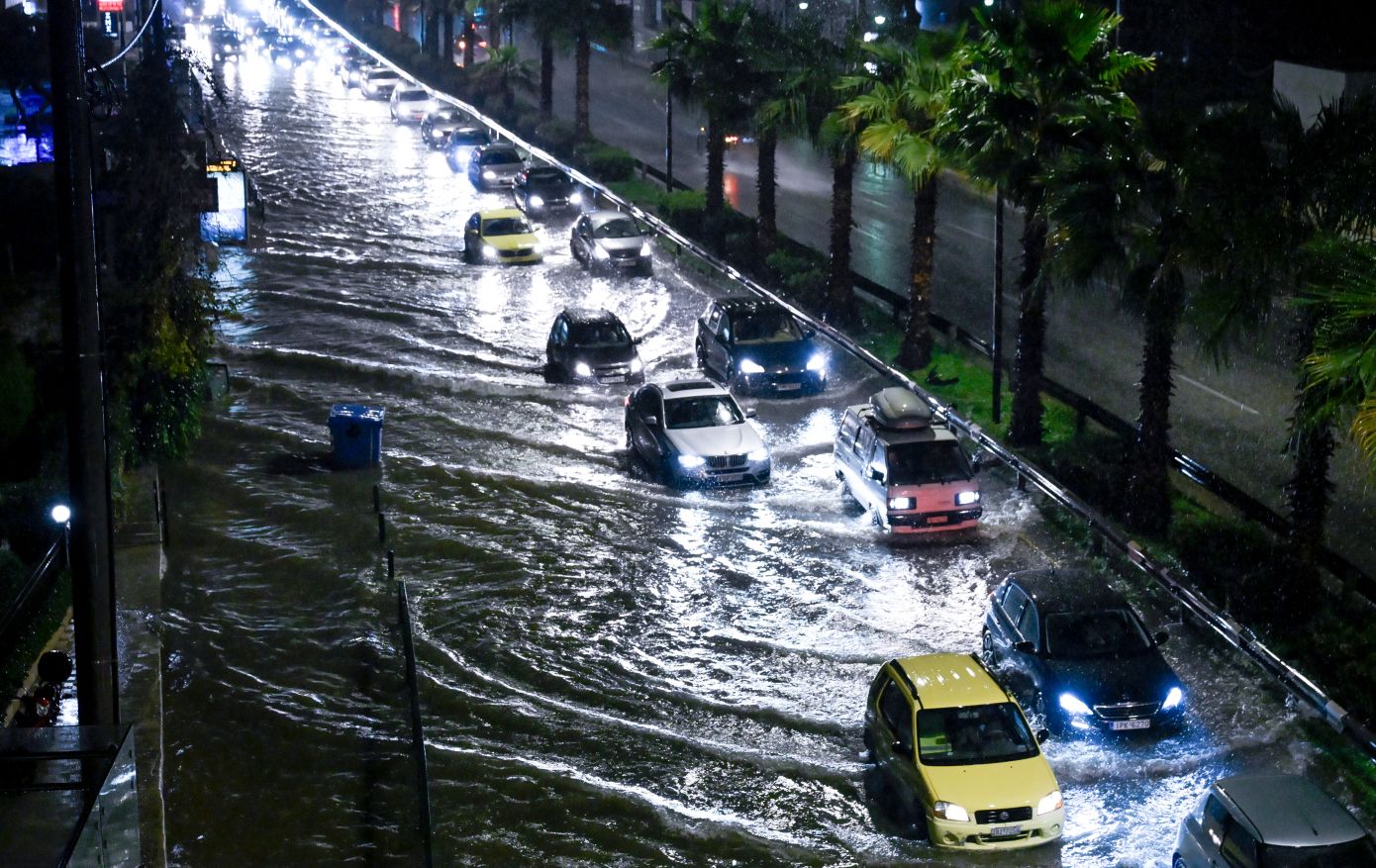 Πόσο επικίνδυνα είναι τα βοθρολύματα που βγήκαν στην Ποσειδώνος μετά την έντονη βροχόπτωση