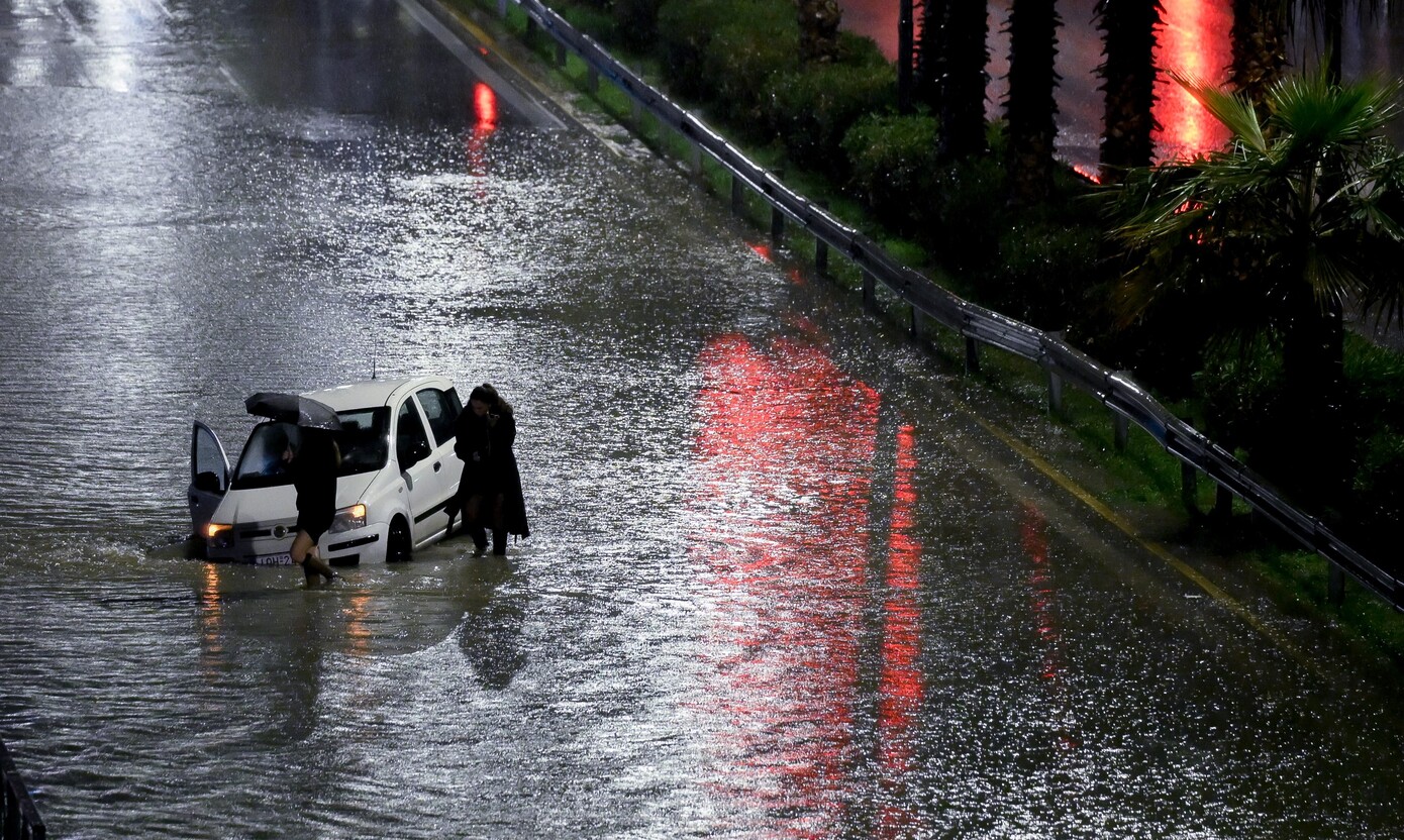 «Θα χρειαστούν 2 χρόνια για να λυθεί το πρόβλημα με την Ποσειδώνος που πλημμυρίζει» &#8211; Τι λέει ο δήμαρχος Αλίμου