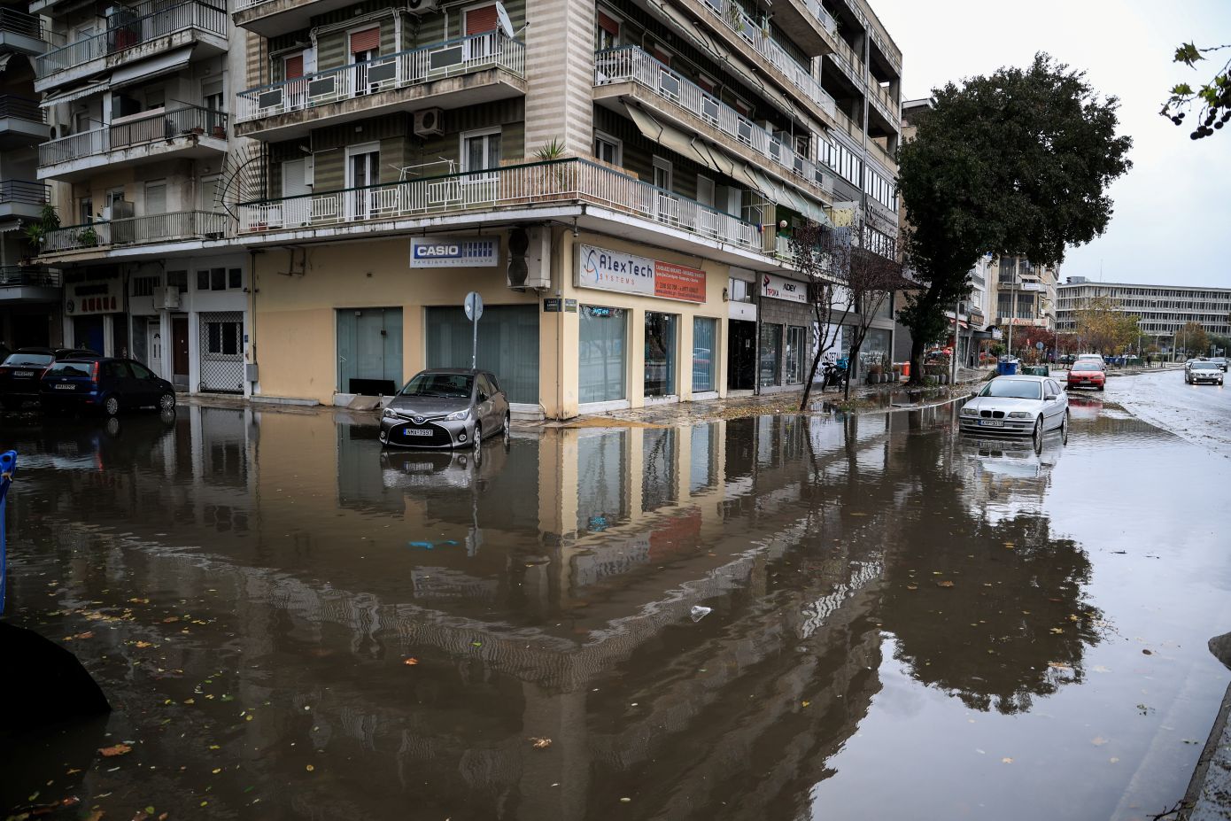 Κακοκαιρία Bora: Nεκρός στη Χαλκιδική, προσπάθησε να αποφύγει κομμάτια βράχων στο δρόμο και έπεσε σε χαντάκι