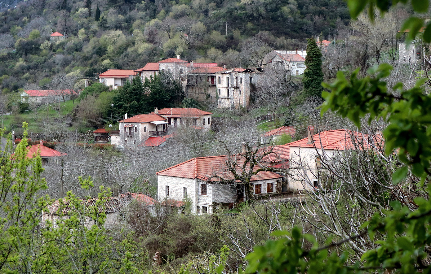 Το όμορφο χωριό της Αρκαδίας που υπήρξε τόπος εξορίας του Μίκη Θεοδωράκη