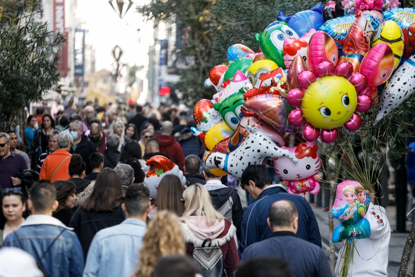 Ικανοποιημένοι οι επιχειρηματίες από την εορταστική κίνηση στην αγορά &#8211; «Θέμα το λειτουργικό κόστος»