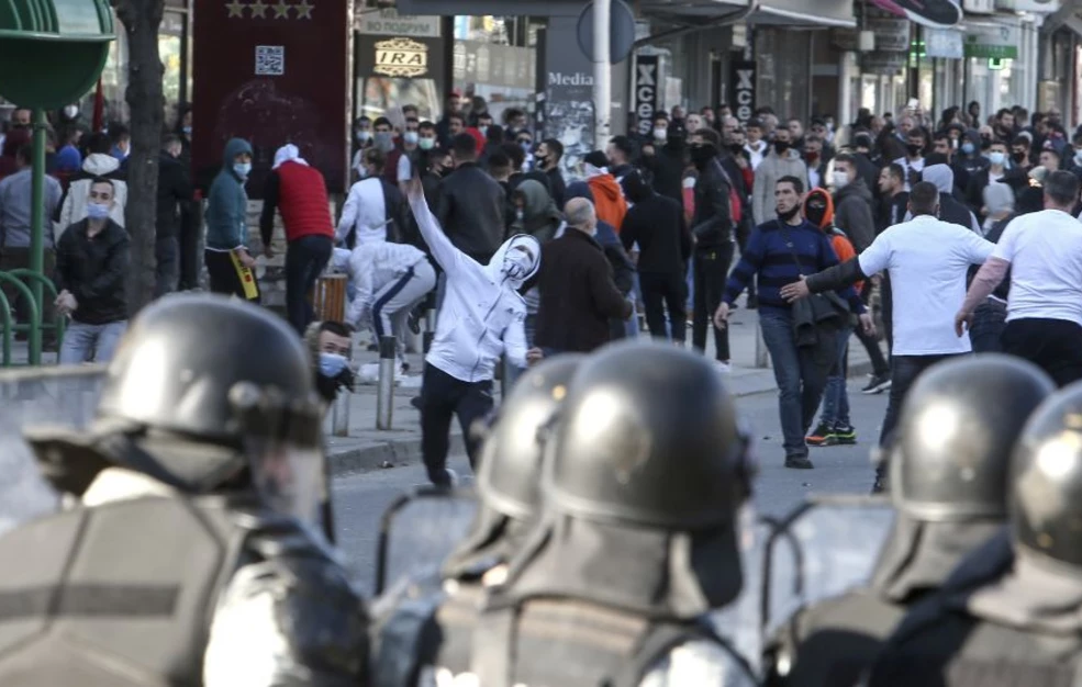 Χιλιάδες διαδηλωτές στα Σκόπια διαμαρτύρονται για τον θάνατο μιας νεαρής κοπέλας και κατά της διαφθοράς