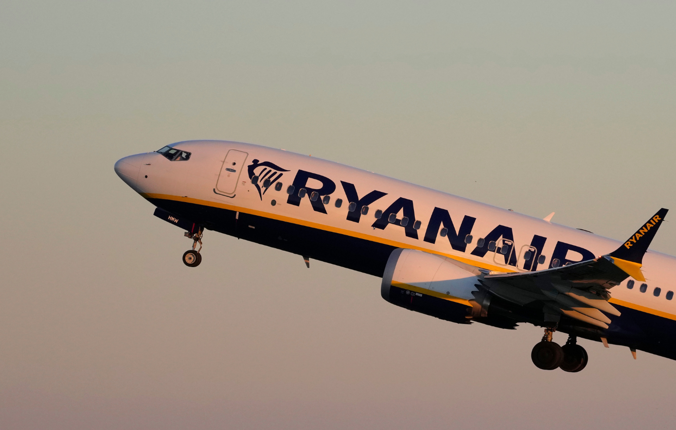 Η Ryanair μήνυσε επιβάτη για ακατάλληλη συμπεριφορά &#8211; Ζητάει 15.000 ευρώ αποζημίωση