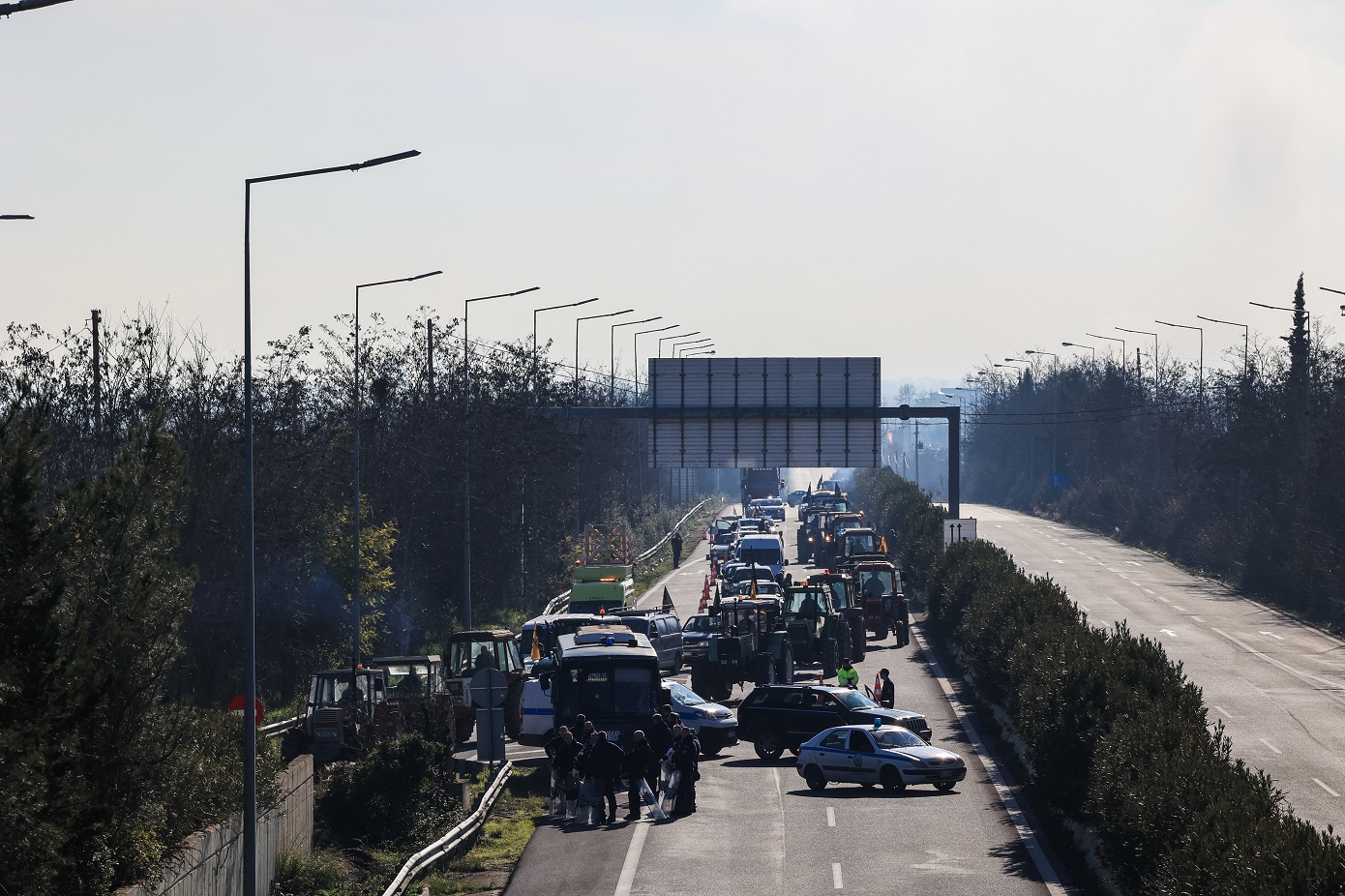 Στον κόμβο της Γυρτώνης οι αγρότες του νομού, για τη συγκρότηση αγροτικού μπλόκου