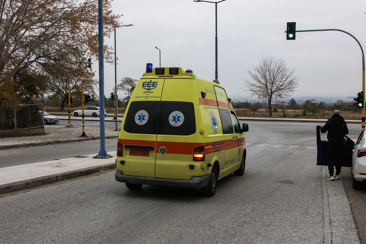 Πώς έγινε το ατύχημα στην Αχαία με αποτέλεσμα τον σοβαρό τραυματισμό της 14χρονης &#8211; Δυο παιδιά έπεσαν από το βυτιοφόρο