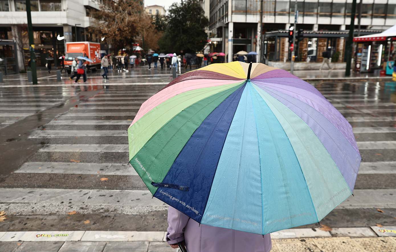 Καιρός: Ζέστη το Σαββατοκύριακο, χειμώνας από την επόμενη εβδομάδα με κρύο και βροχές