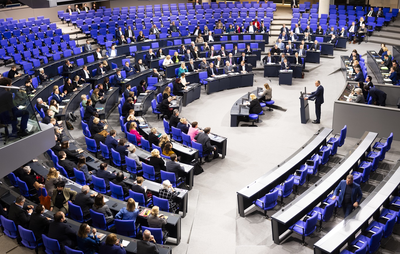 H Bundestag ενέκρινε ψήφισμα για αναστολή του ασύλου και απόρριψη μεταναστών στα γερμανικά σύνορα &#8211; Τη στήριξαν CDU/CSU και AfD