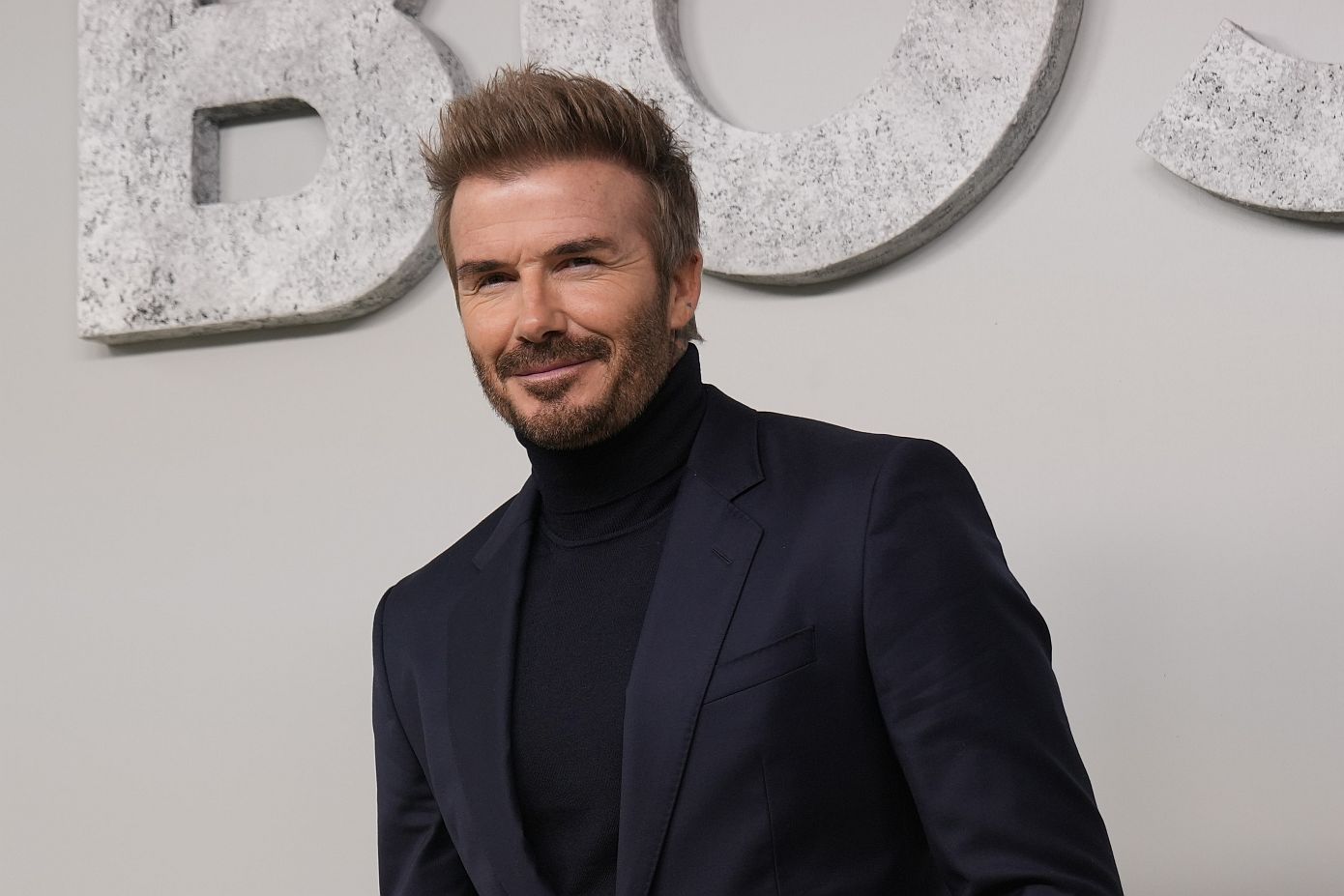 Ο David Beckham βγάζει το εσώρουχό του ως το πρόσωπο της νέας καμπάνιας BOSS ONE Bodywear