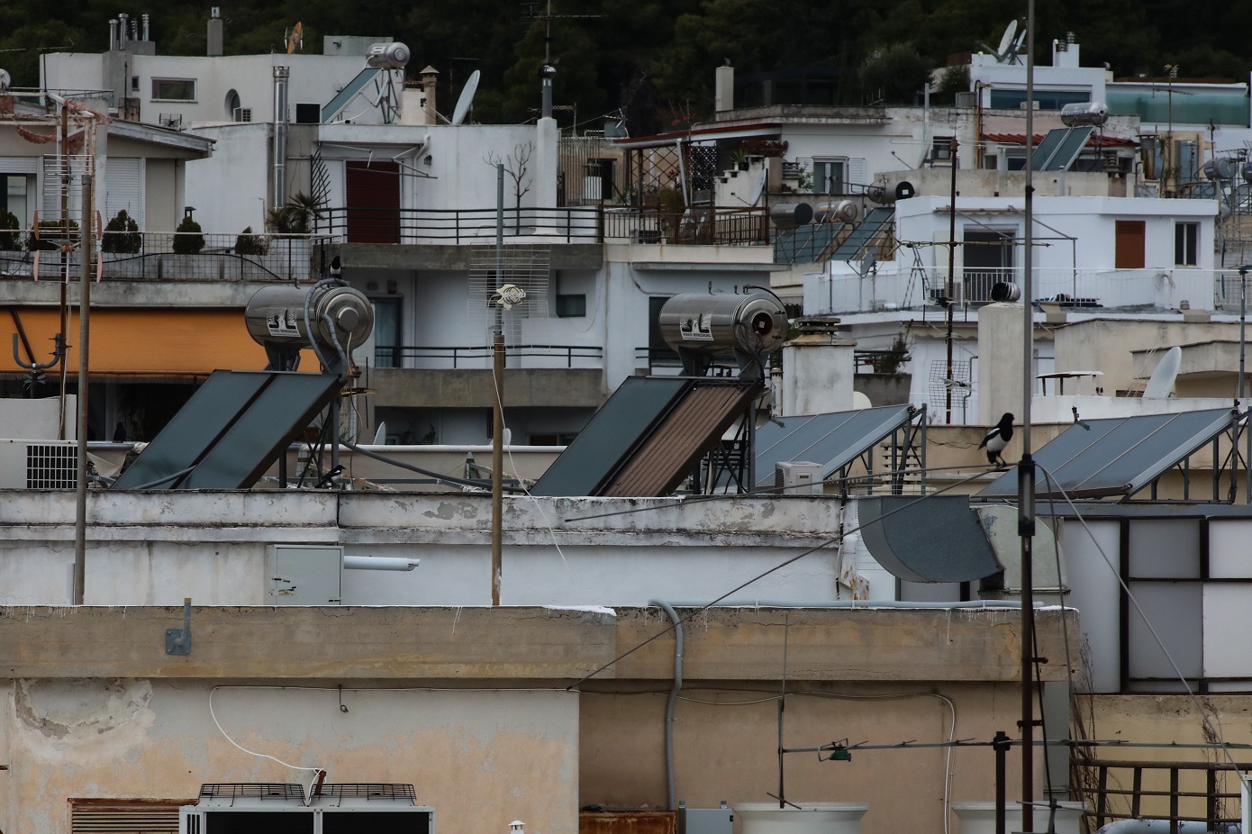 «Εξοικονομώ» &#8211; «Αλλάζω θερμοσίφωνα»: Αυξάνονται οι δικαιούχοι &#8211; Πώς θα ενισχυθούν περισσότερα νοικοκυριά