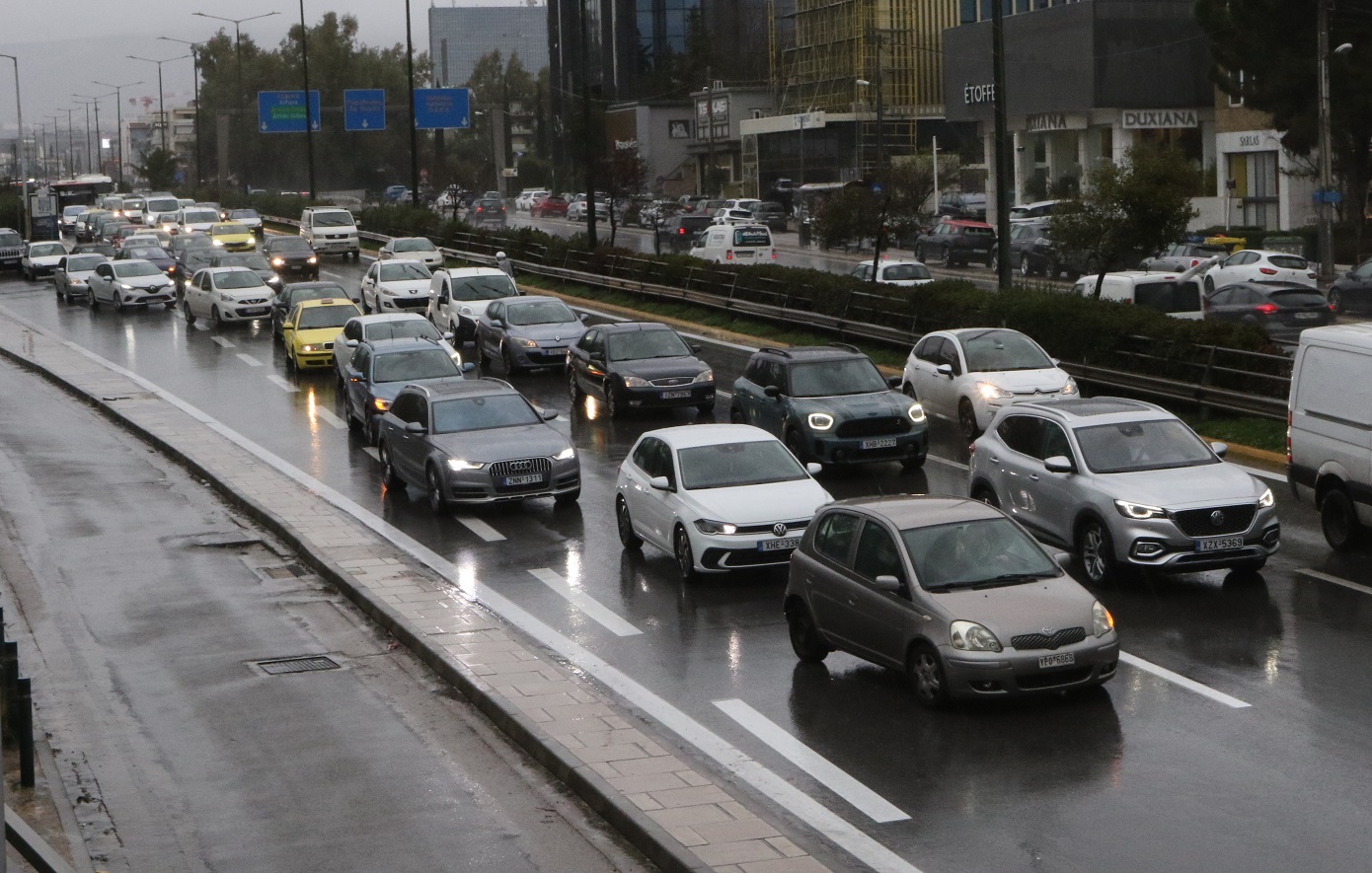 Τροχαίο στον Κηφισό – Μεγάλες καθυστερήσεις στο ρεύμα προς Λαμία