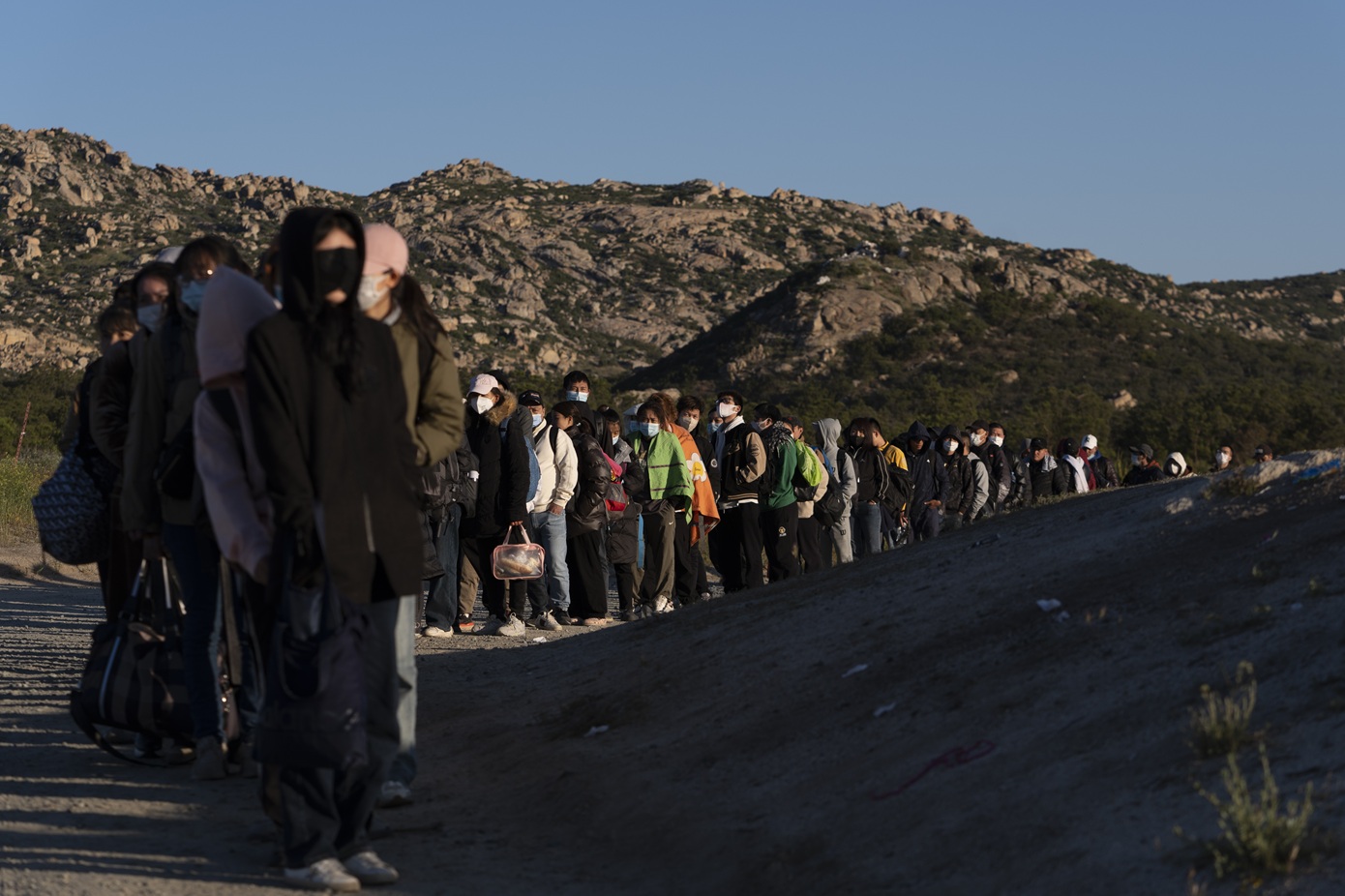 Το Μεξικό δεν επέτρεψε να προσγειωθεί η πτήση με τους μετανάστες που απέλασαν οι ΗΠΑ