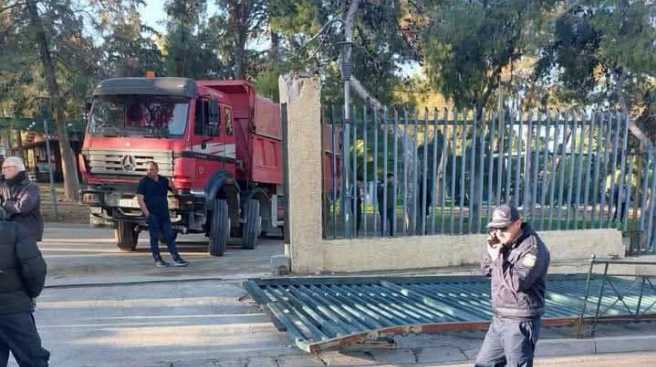 Όχημα εργολάβου προκαλεί ατύχημα στο άλσος της Νέας Σμύρνης &#8211; Τραυματίστηκε μια μητέρα και το παιδί της