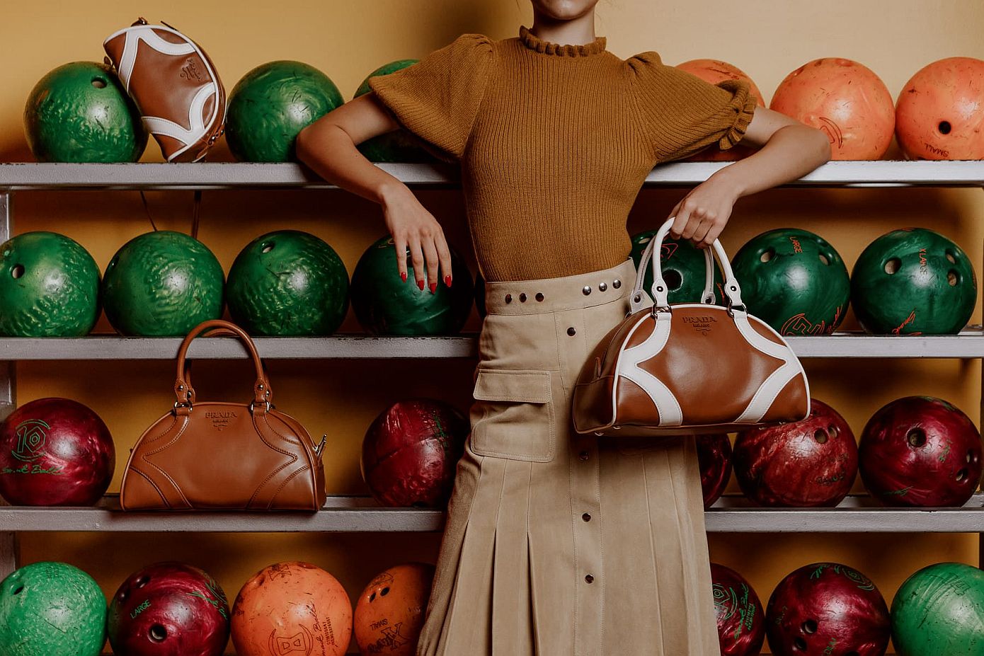 Prada Bowling Bag: Δεν είναι απλά μία αγορά, είναι επένδυση