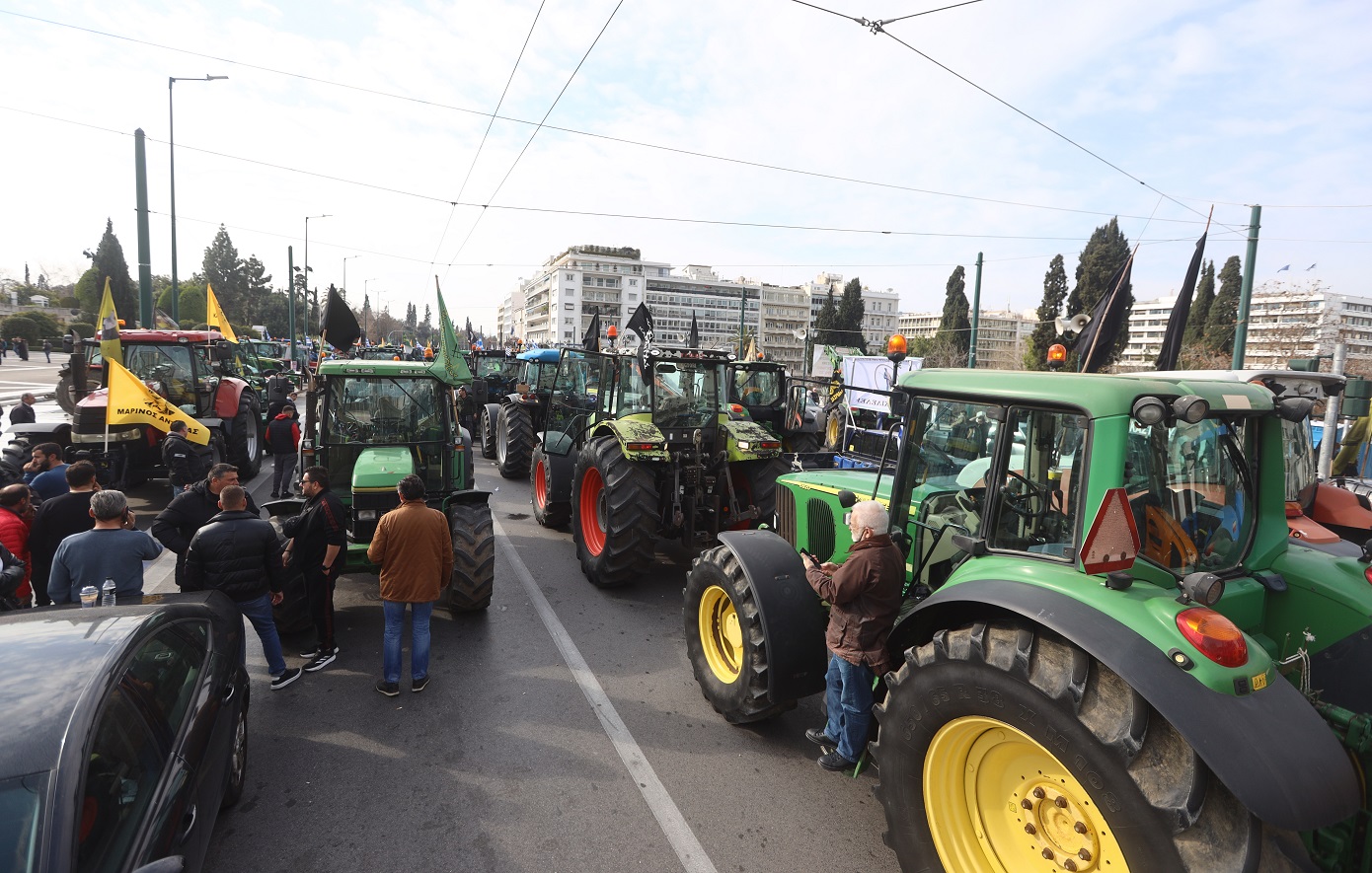 Σε ποσό άνω των 4,7 δισ. ευρώ κοστολογούνται οι απαιτήσεις των αγροτών στα μπλόκα