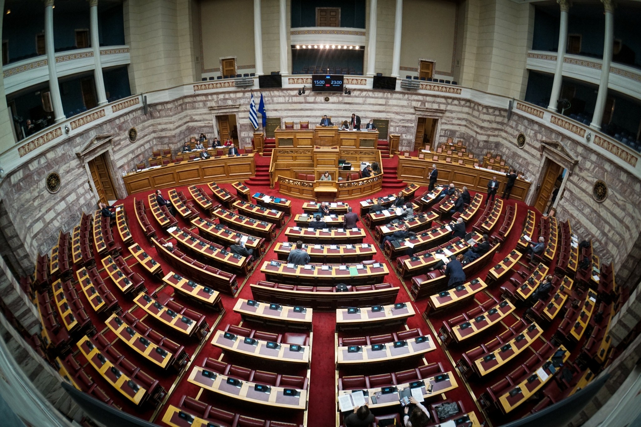 Ψηφίζεται στη Βουλή το νομοσχέδιο για την ενδοοικογενειακή βία και τα εγκλήματα κατά των γυναικών και των παιδιών