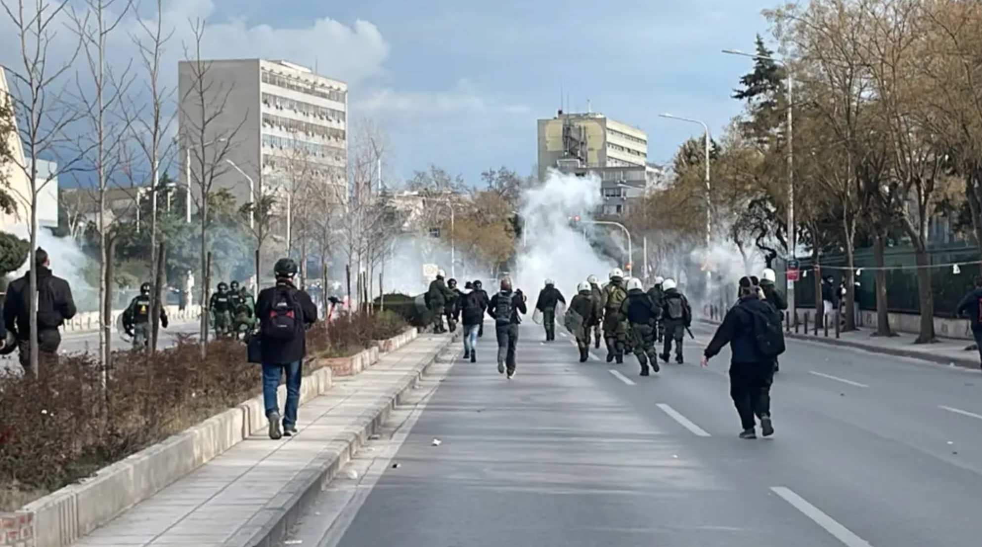 Θεσσαλονίκη: 30 προσαγωγές μετά την ολοκλήρωση της πορείας για τα Τέμπη