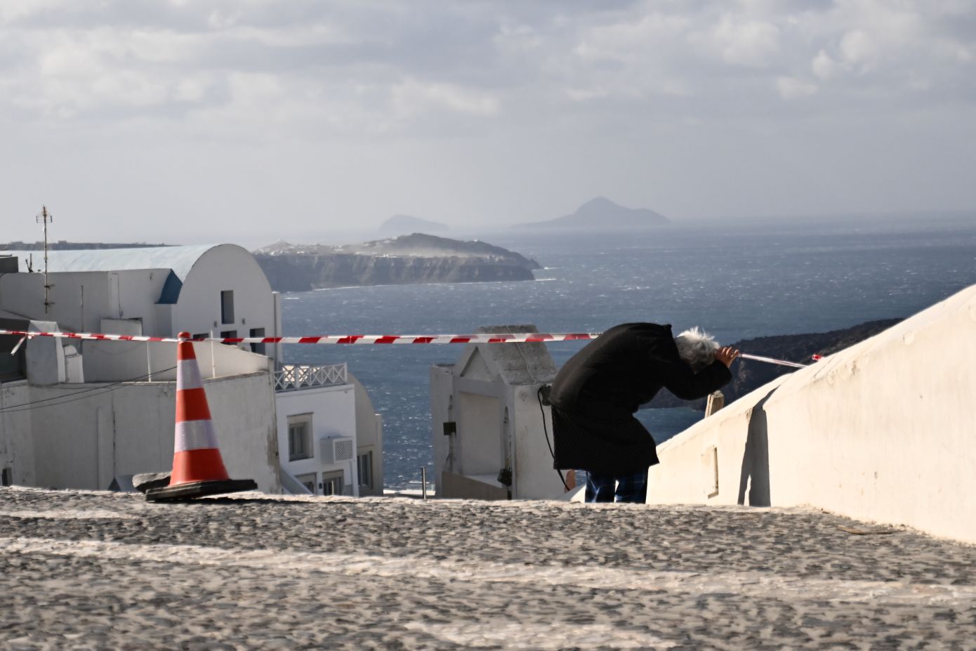 Φόβοι για πλιάτσικο στη Σαντορίνη εν μέσω Ρίχτερ &#8211; 59χρονος προσπάθησε να κλέψει λεωφορείο