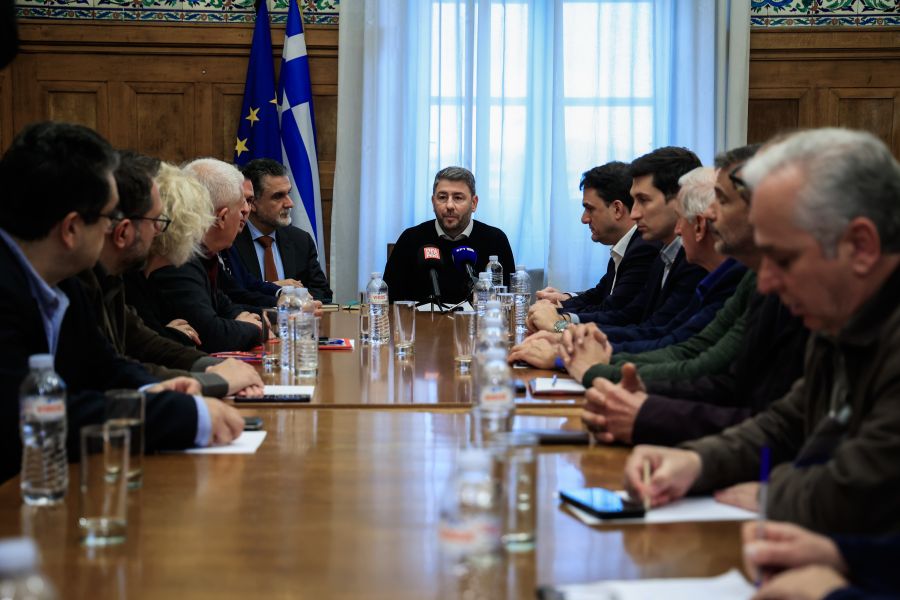 Ανδρουλάκης σε ΑΔΕΔΥ: Η πρώτη πρωτοβουλία μας θα είναι η επαναφορά του 13ου μισθού