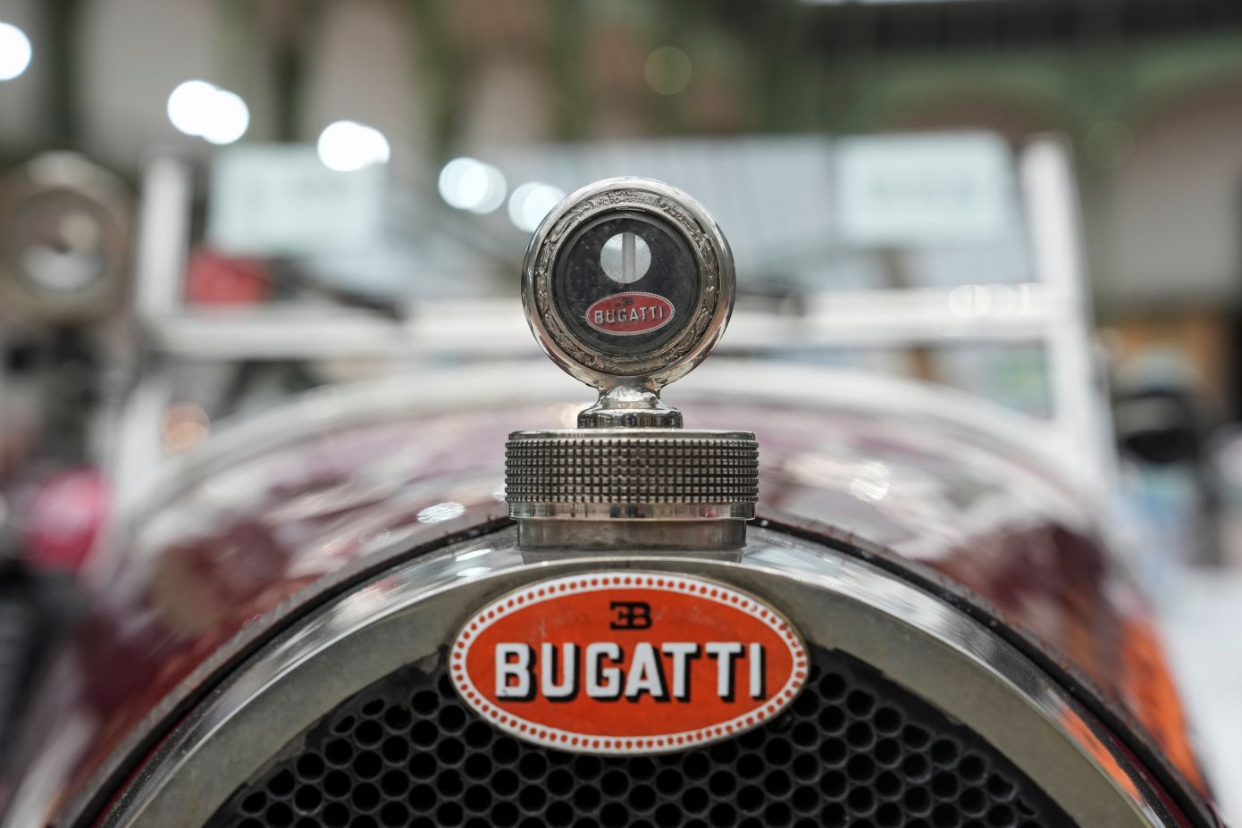 Πληρώνεται για να οδηγεί αμάξια της Bugatti &#8211;  Ο τυχερός νέος εργαζόμενος του θρυλικού παραγωγού αυτοκινήτων