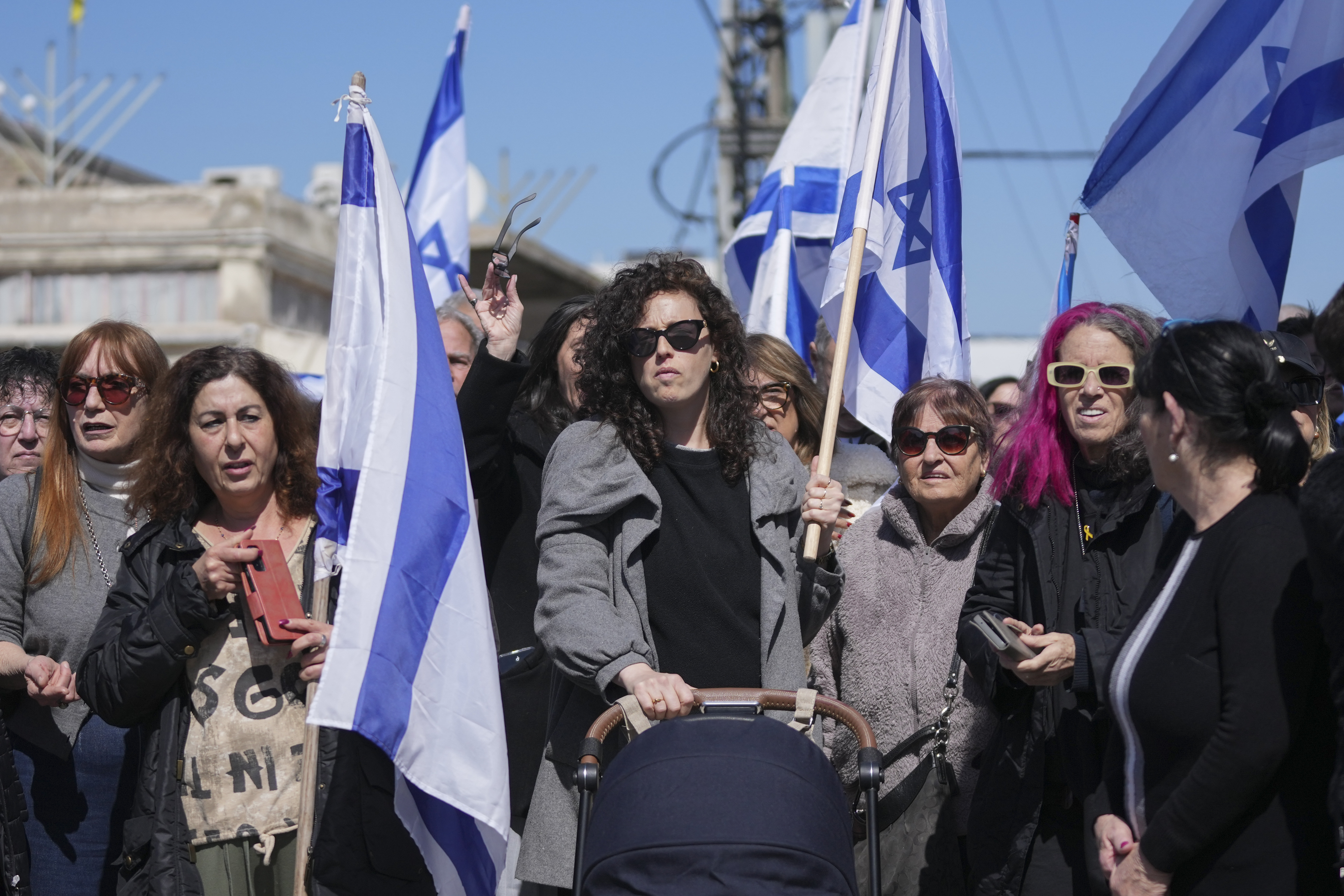 Εκατοντάδες ισραηλινοί στην κηδεία ενός ομήρου που σκοτώθηκε στη Γάζα