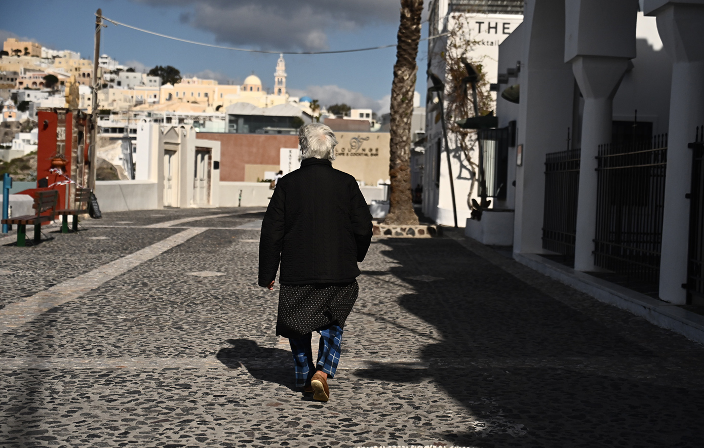 Στον ρυθμό των Ρίχτερ συνεχίζει να «χορεύει» η Σαντορίνη &#8211; Αλλεπάλληλοι σεισμοί ταρακουνούν τους κατοίκους