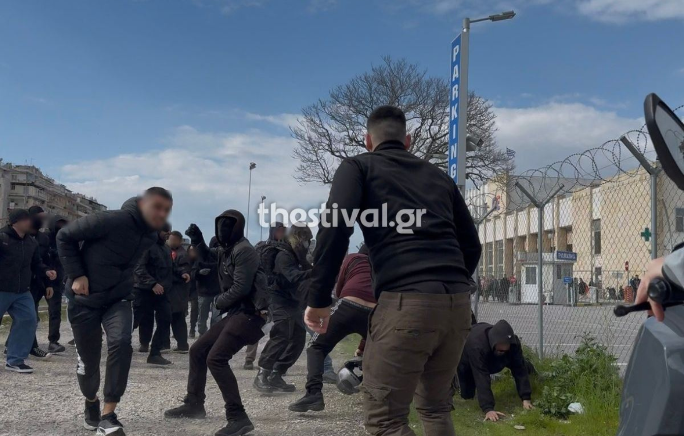 Επεισόδια στη Θεσσαλονίκη: Κουκουλοφόροι έδειραν άτομα που κρατούσαν ελληνικές σημαίες