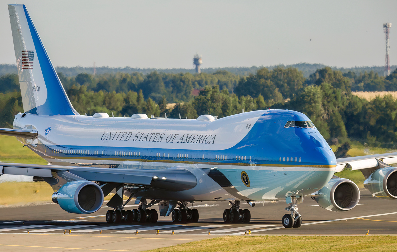 Έξαλλος ο Τραμπ με την Boeing: Έδωσε 4,3 δισεκατομμύρια για δύο νέα Air Force One και… δεν θα πετάξει ποτέ μαζί τους