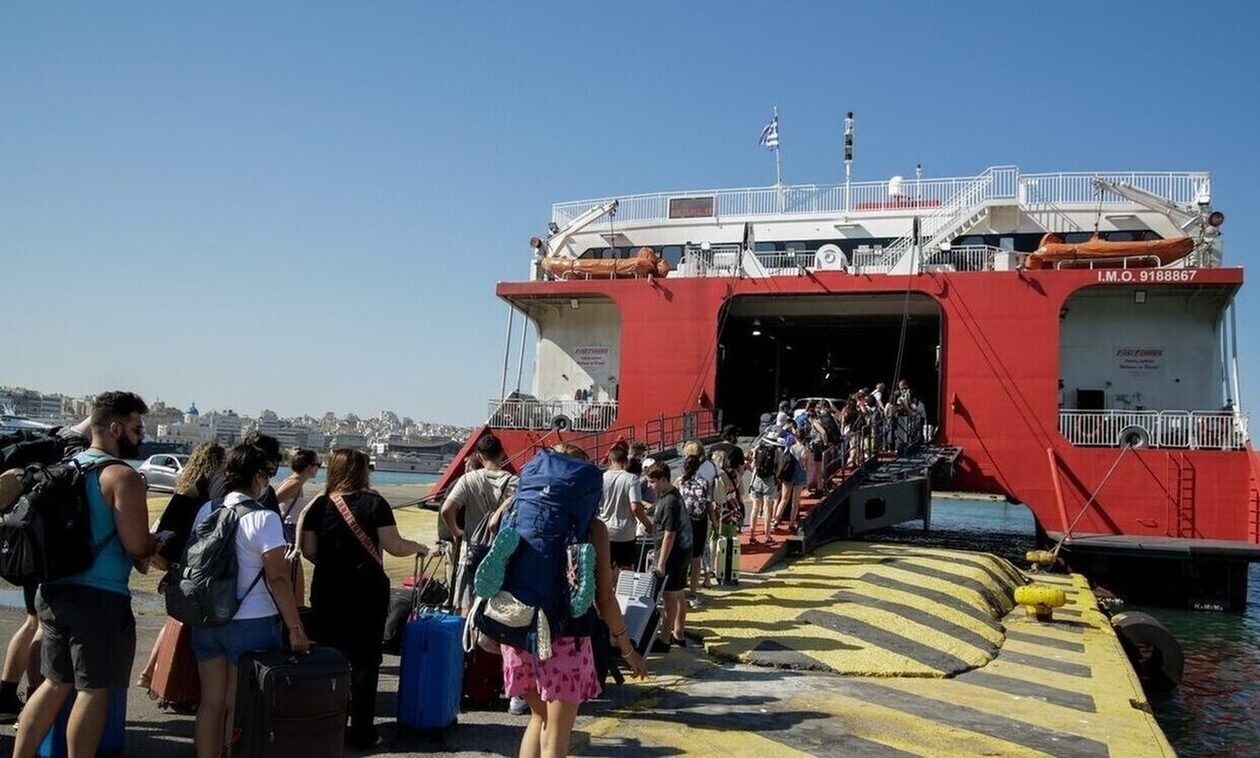 Εκπτώσεις σε ακτοπλοϊκά και αεροπορικά εισιτήρια για τη μετάβαση αναπληρωτών εκπαιδευτικών στην περιοχή τοποθέτησής τους