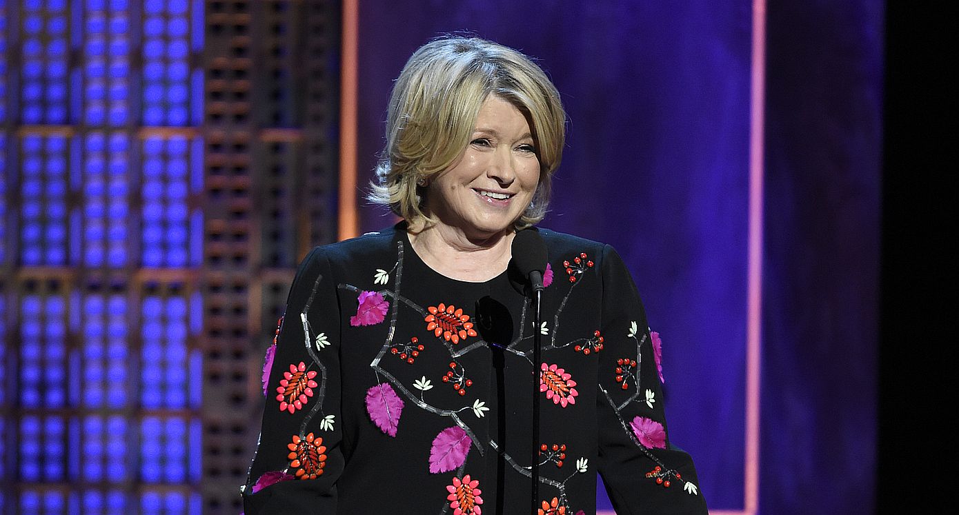 H Martha Stewart ποζάρει με το lip combo που κολακεύει μέχρι και τις γυναίκες άνω των 80